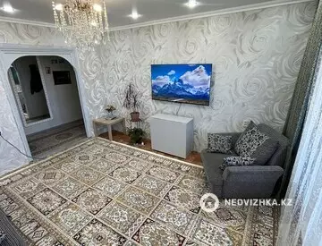 4-комнатная квартира, этаж 5 из 6, 84 м²