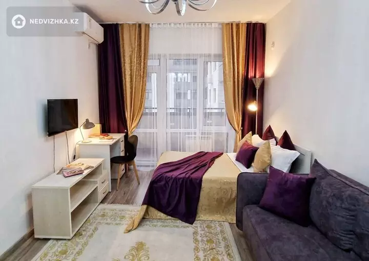 1-комнатная квартира, этаж 11 из 12, 40 м², Посуточно, фотография 2