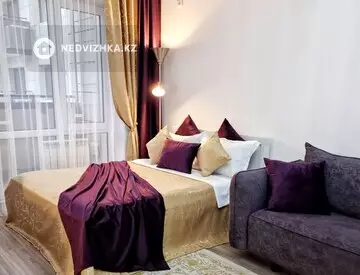 1-комнатная квартира, этаж 11 из 12, 40 м², Посуточно, миниатюра 1