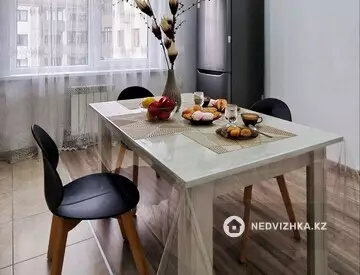 1-комнатная квартира, этаж 11 из 12, 40 м², Посуточно, миниатюра 6
