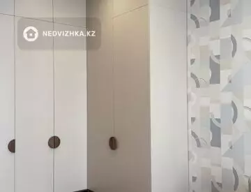 4-комнатная квартира, этаж 2 из 3, 160 м²