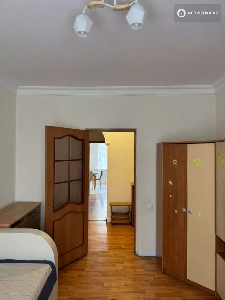3-комнатная квартира, этаж 3 из 4, 74 м², фотография 4