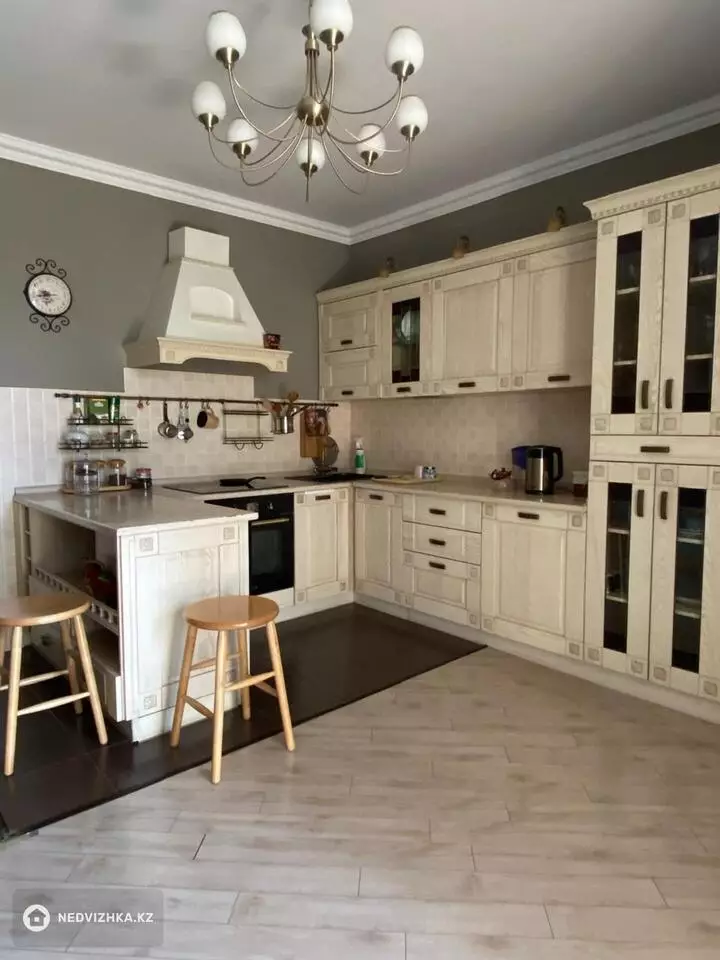 2-комнатная квартира, этаж 13 из 15, 56 м², На длительный срок