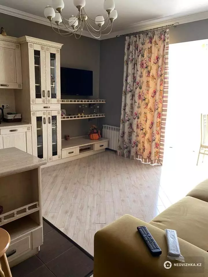 2-комнатная квартира, этаж 13 из 15, 56 м², На длительный срок, фотография 3
