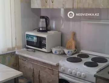 3-комнатная квартира, этаж 4 из 5, 50 м², Посуточно