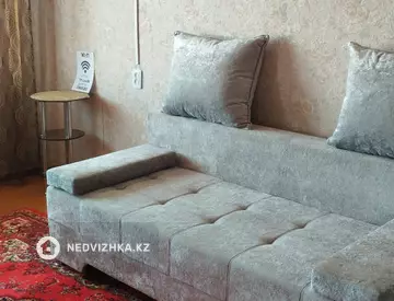 3-комнатная квартира, этаж 4 из 5, 50 м², Посуточно