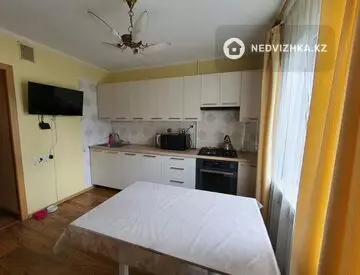 2-комнатная квартира, этаж 4 из 5, 53 м², миниатюра 2