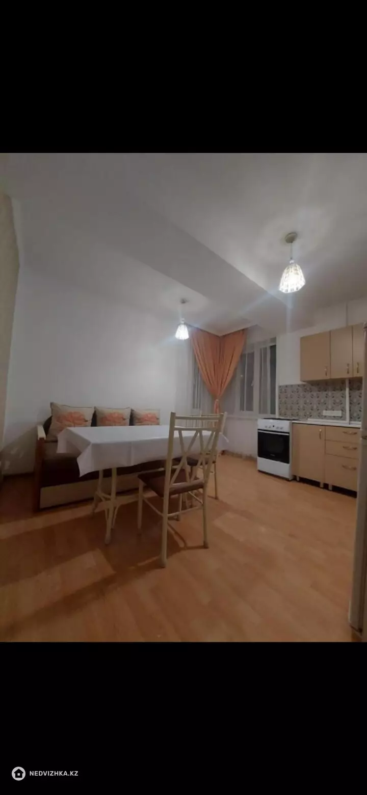 1-комнатная квартира, этаж 3 из 9, 40 м², Посуточно, фотография 2