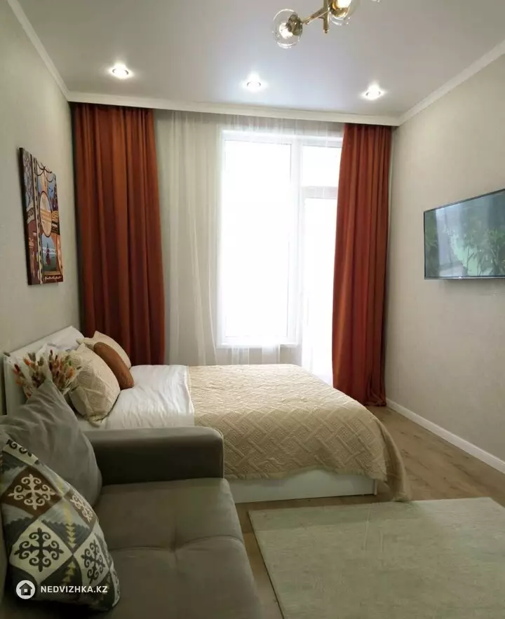 1-комнатная квартира, этаж 9 из 14, 40 м², Посуточно, фотография 3