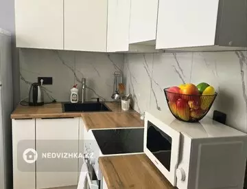 1-комнатная квартира, этаж 9 из 14, 40 м², Посуточно, миниатюра 7