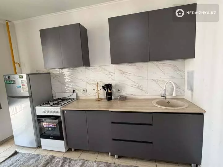 3-комнатная квартира, этаж 6 из 10, 100 м², На длительный срок, фотография 2