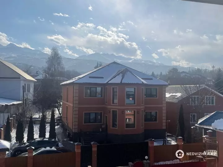 9-комнатный дом, 8 соток, 350 м², фотография 5