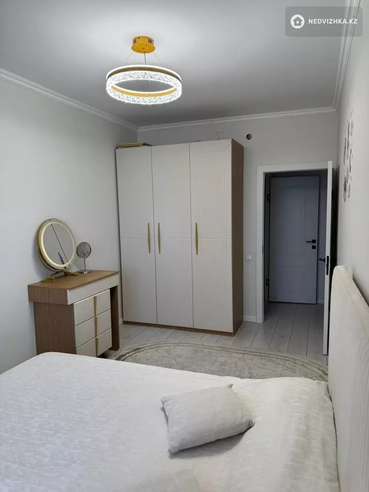 3-комнатная квартира, этаж 14 из 17, 73 м², фотография 2