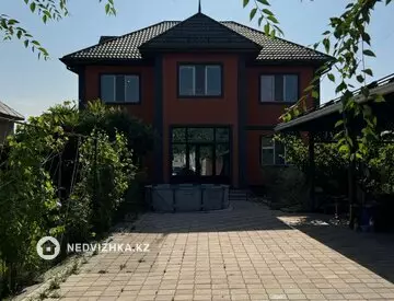 5-комнатный дом, 10 соток, 300 м², На длительный срок