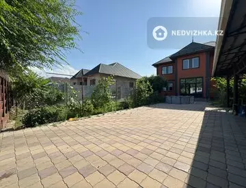 5-комнатный дом, 10 соток, 300 м², На длительный срок
