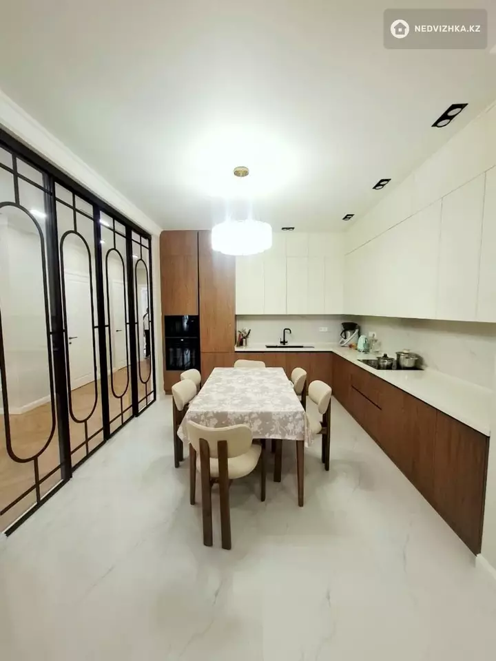 4-комнатная квартира, этаж 1 из 3, 160 м², фотография 4