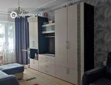 2-комнатная квартира, этаж 3 из 5, 48 м²