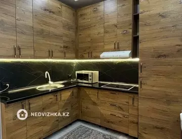 3-комнатная квартира, этаж 9 из 18, 54 м², миниатюра 1