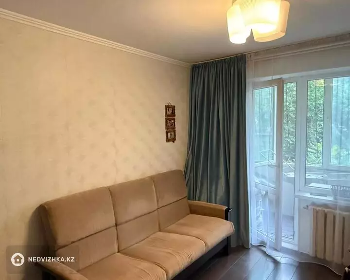 2-комнатная квартира, этаж 2 из 5, 52 м², фотография 3