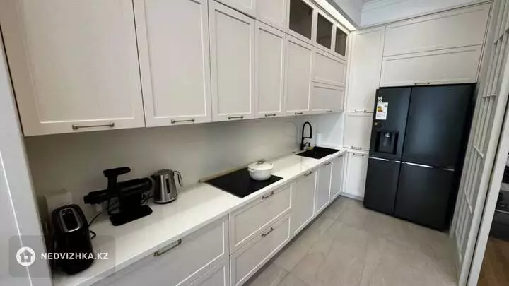 6-комнатная квартира, этаж 1 из 3, 170 м², фотография 3