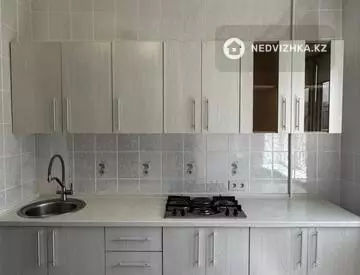 1-комнатная квартира, этаж 8 из 9, 40 м², миниатюра 1