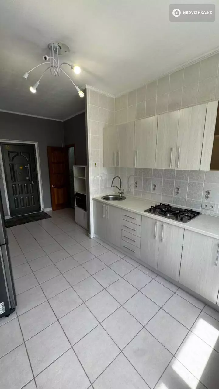 1-комнатная квартира, этаж 8 из 9, 40 м², фотография 2