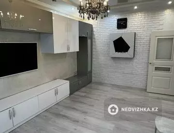 3-комнатная квартира, этаж 5 из 9, 74 м², миниатюра 2