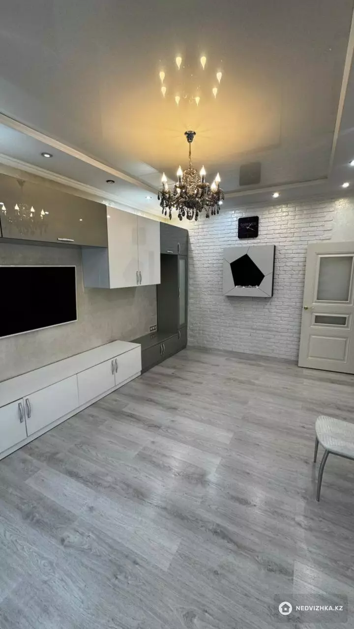 3-комнатная квартира, этаж 5 из 9, 74 м², фотография 2