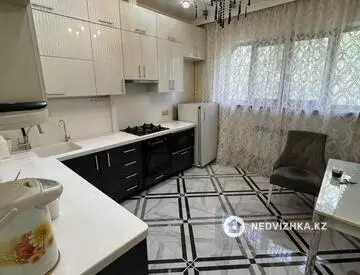 3-комнатная квартира, этаж 5 из 9, 74 м², миниатюра 1