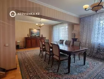 4-комнатная квартира, этаж 4 из 5, 140 м²