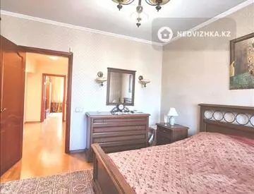 4-комнатная квартира, этаж 4 из 5, 140 м²