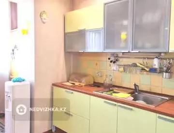 4-комнатная квартира, этаж 4 из 5, 140 м²