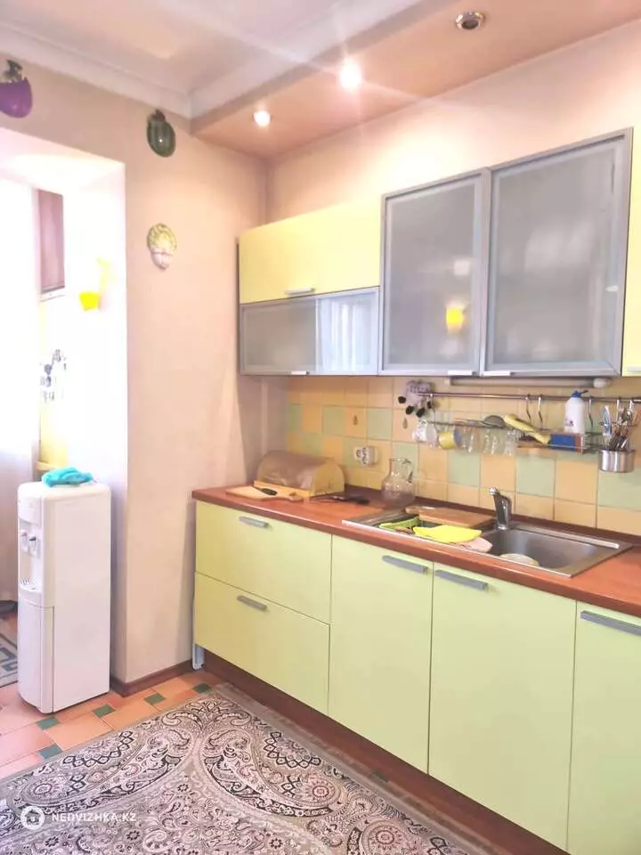 4-комнатная квартира, этаж 4 из 5, 140 м², фотография 3