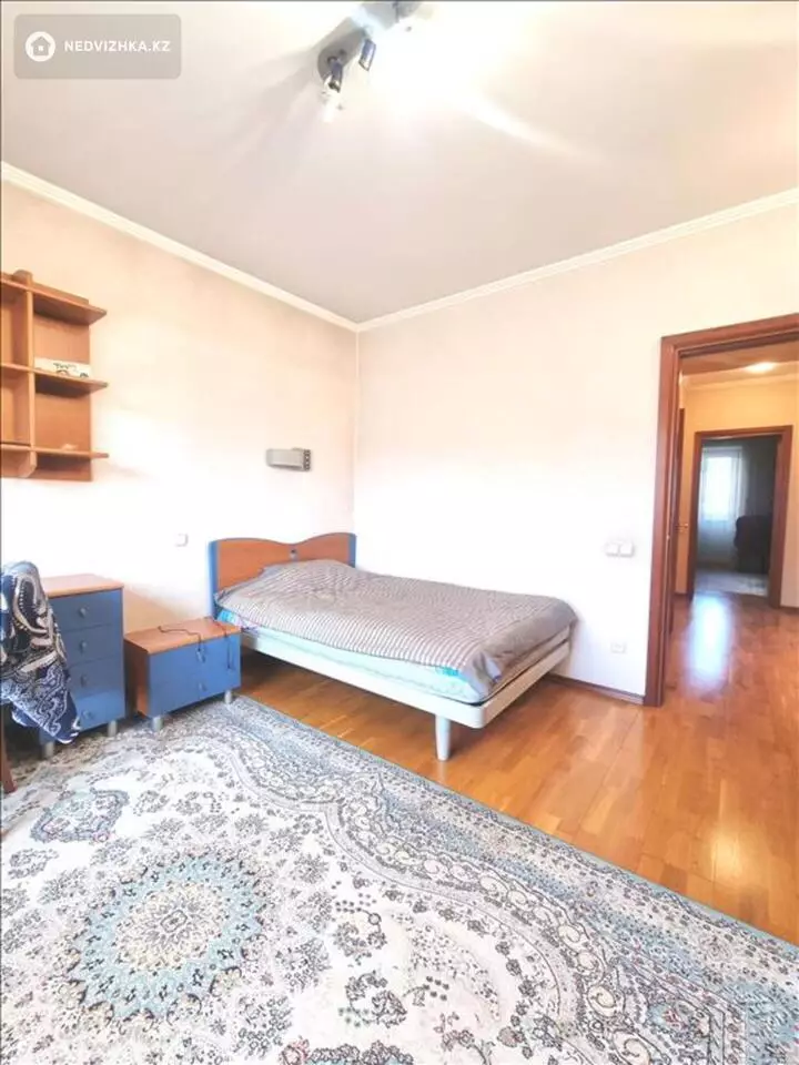 4-комнатная квартира, этаж 4 из 5, 140 м², фотография 5