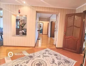 4-комнатная квартира, этаж 4 из 5, 140 м², миниатюра 6