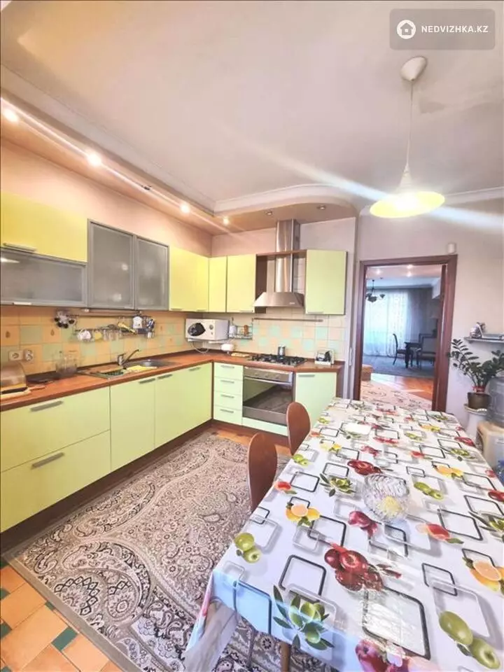 140 м², 4-комнатная квартира, этаж 4 из 5, 140 м², изображение - 1