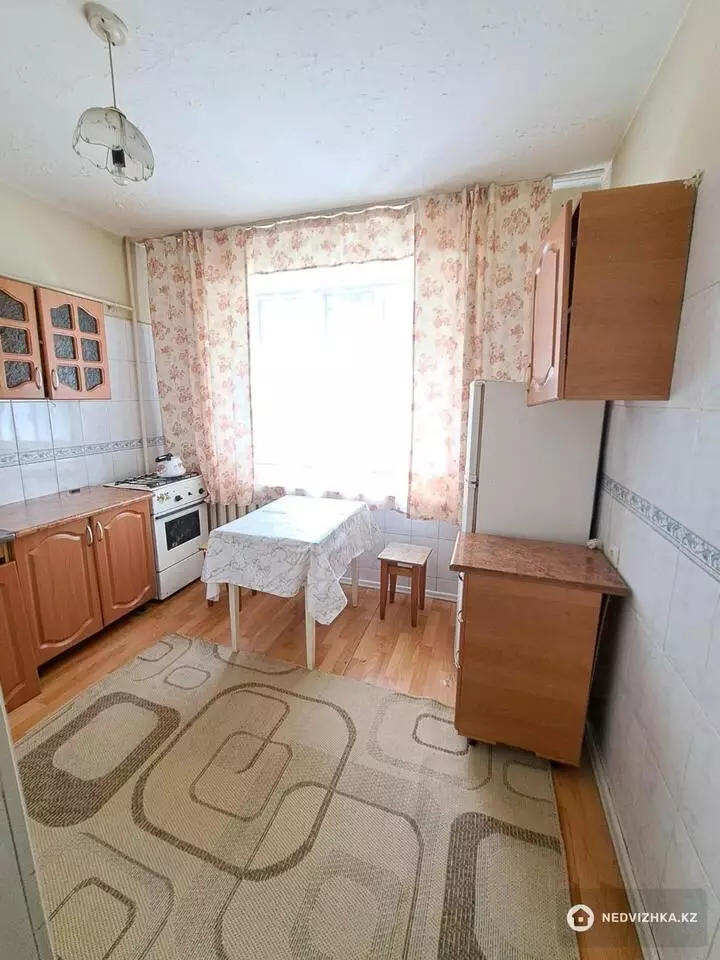 1-комнатная квартира, этаж 2 из 5, 34 м², Посуточно, фотография 4