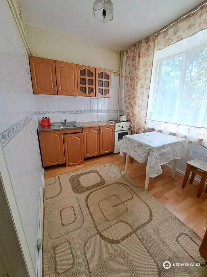 1-комнатная квартира, этаж 2 из 5, 34 м², Посуточно, фотография 5