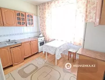 1-комнатная квартира, этаж 2 из 5, 34 м², Посуточно, миниатюра 6