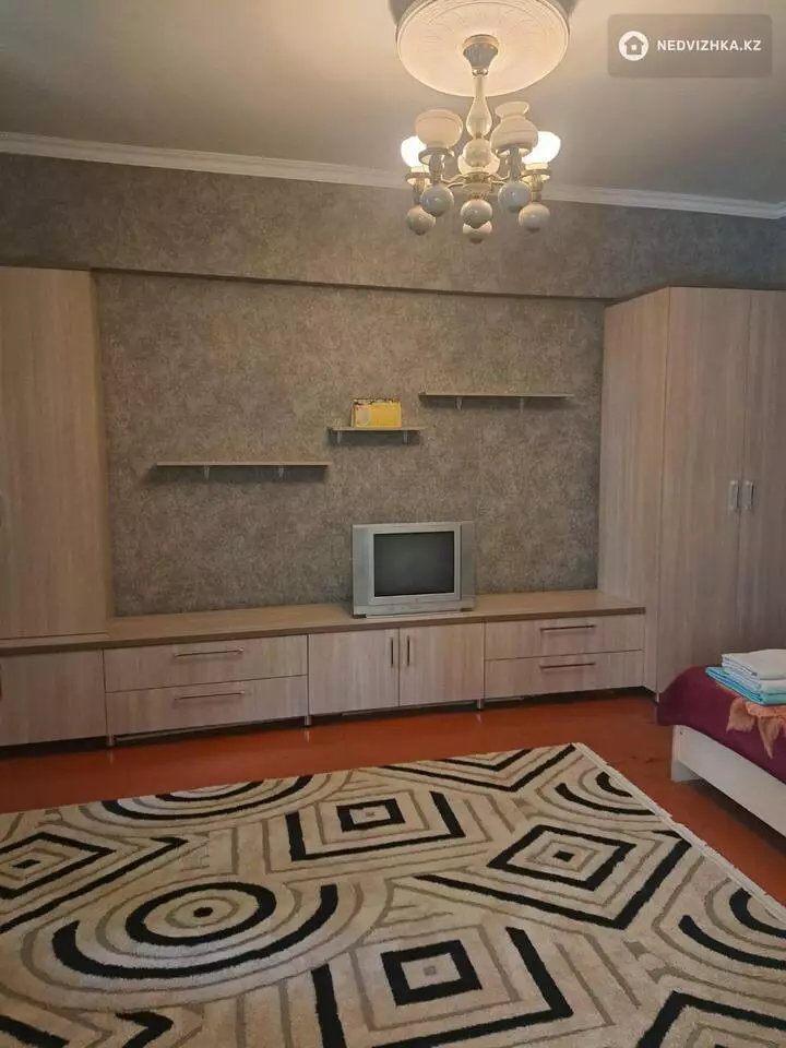 1-комнатная квартира, этаж 1 из 4, 34 м², Посуточно, фотография 3