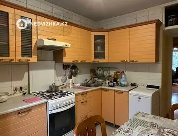 4-комнатная квартира, этаж 4 из 4, 74 м², миниатюра 2