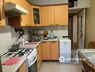 4-комнатная квартира, этаж 4 из 4, 74 м², миниатюра 1