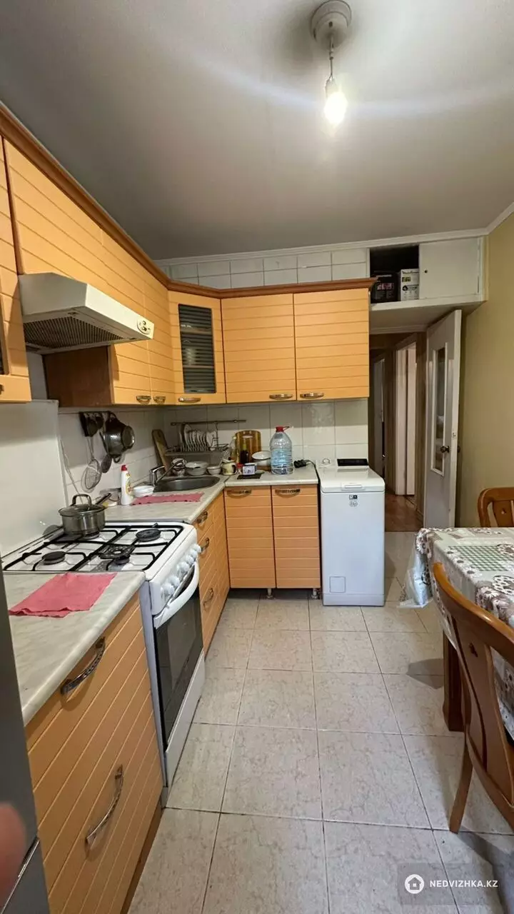 4-комнатная квартира, этаж 4 из 4, 74 м²