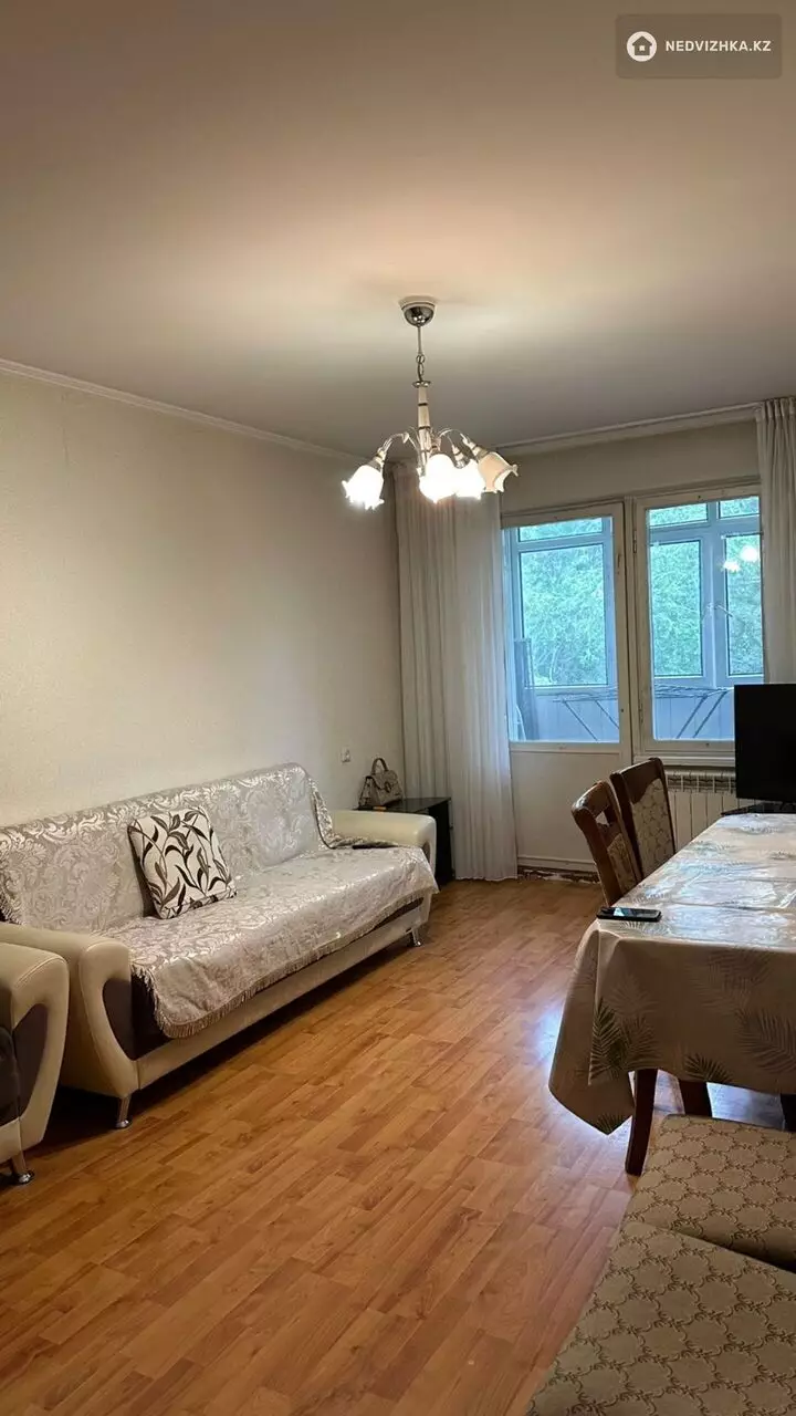 4-комнатная квартира, этаж 4 из 4, 74 м², фотография 3