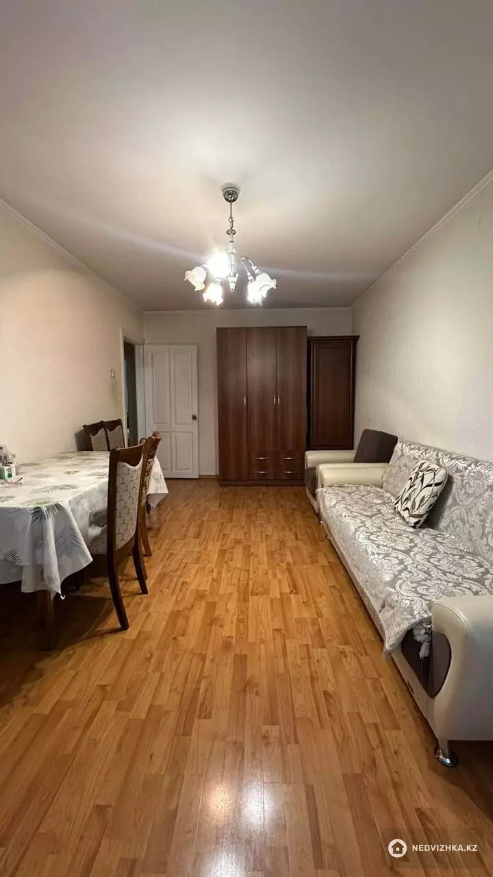 4-комнатная квартира, этаж 4 из 4, 74 м², фотография 4