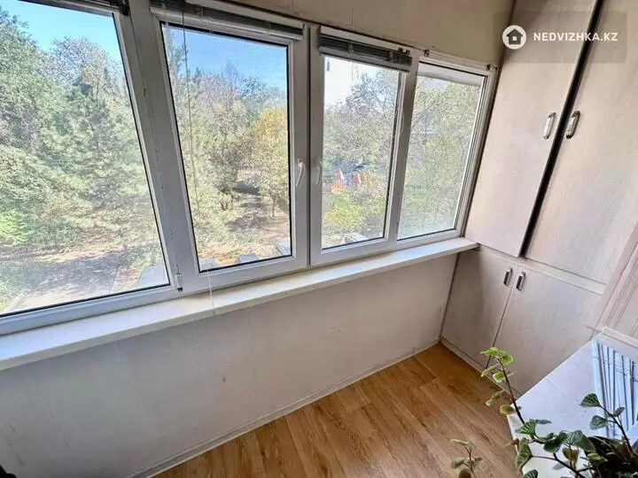 2-комнатная квартира, этаж 3 из 9, 55 м², фотография 3