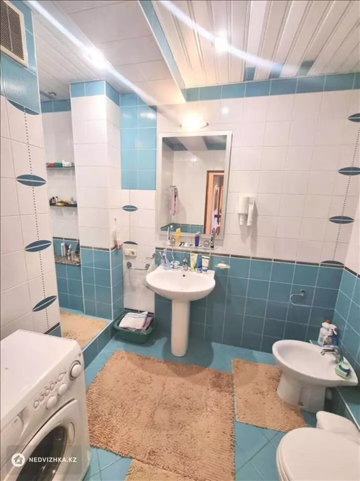 4-комнатная квартира, этаж 4 из 5, 140 м², фотография 3