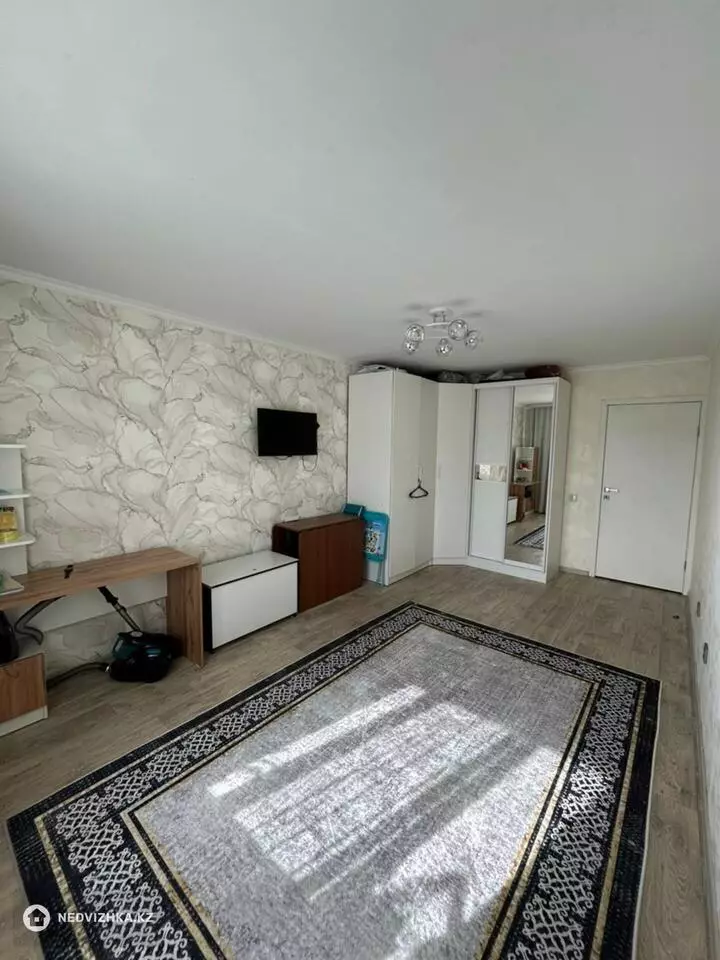 1-комнатная квартира, этаж 9 из 8, 42 м², фотография 3