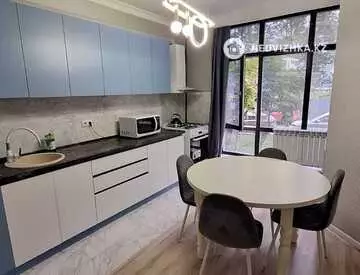 2-комнатная квартира, этаж 1 из 5, 63 м², миниатюра 1