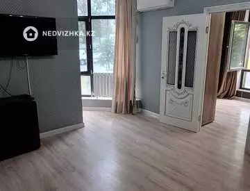2-комнатная квартира, этаж 1 из 5, 63 м², миниатюра 4